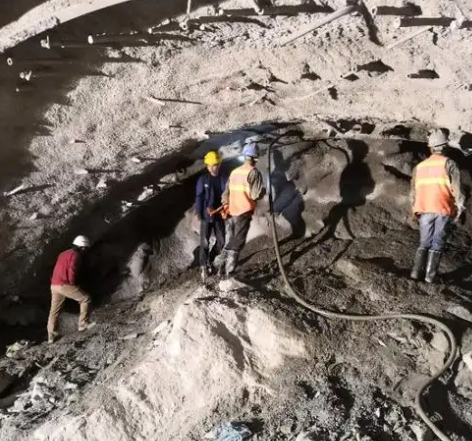 临泉拱顶带模注浆料的施工流程及注意事项